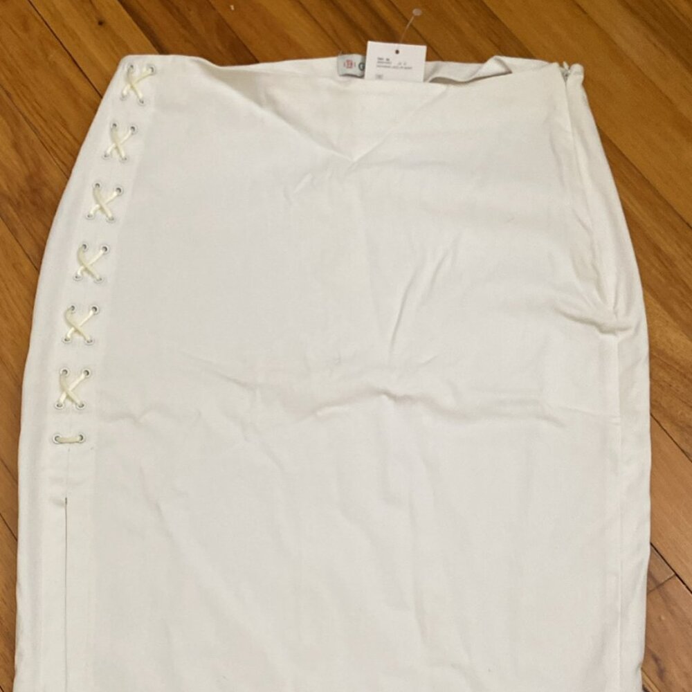 BNWT Guess Skirt Size Medium
